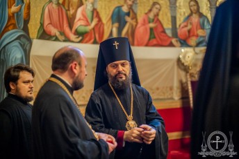 29.04.19 - У Світлий Понеділок архієпископ Філарет молився за вечірнім Богослужінням в Києво-Печерській Лаврі