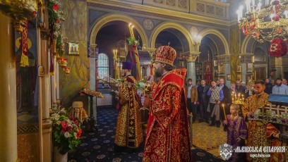 У день Світлого Христового Воскресіння архієпископ Філарет звершив Пасхальну велику вечірню